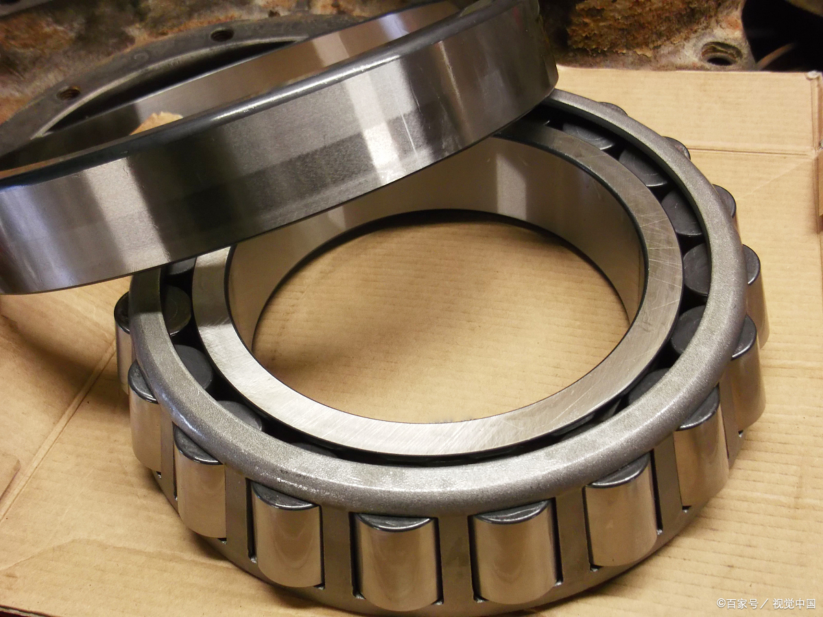 今天我們講講在客戶驗收時經(jīng)?？吹讲⑻岬降摹八{(lán)邊軸承”，“黑邊軸承”，“花邊軸承”。